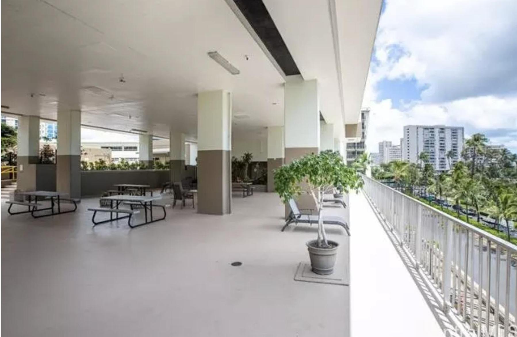 Gem Of Waikiki At Inn On The Park Honolulu Buitenkant foto